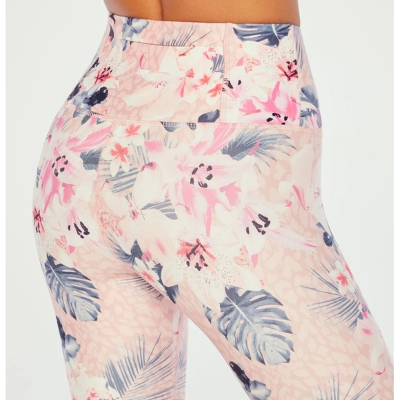 Marika Paradiso Set of Leggings and Sports Bra Large NWT - Picture 9 of 16